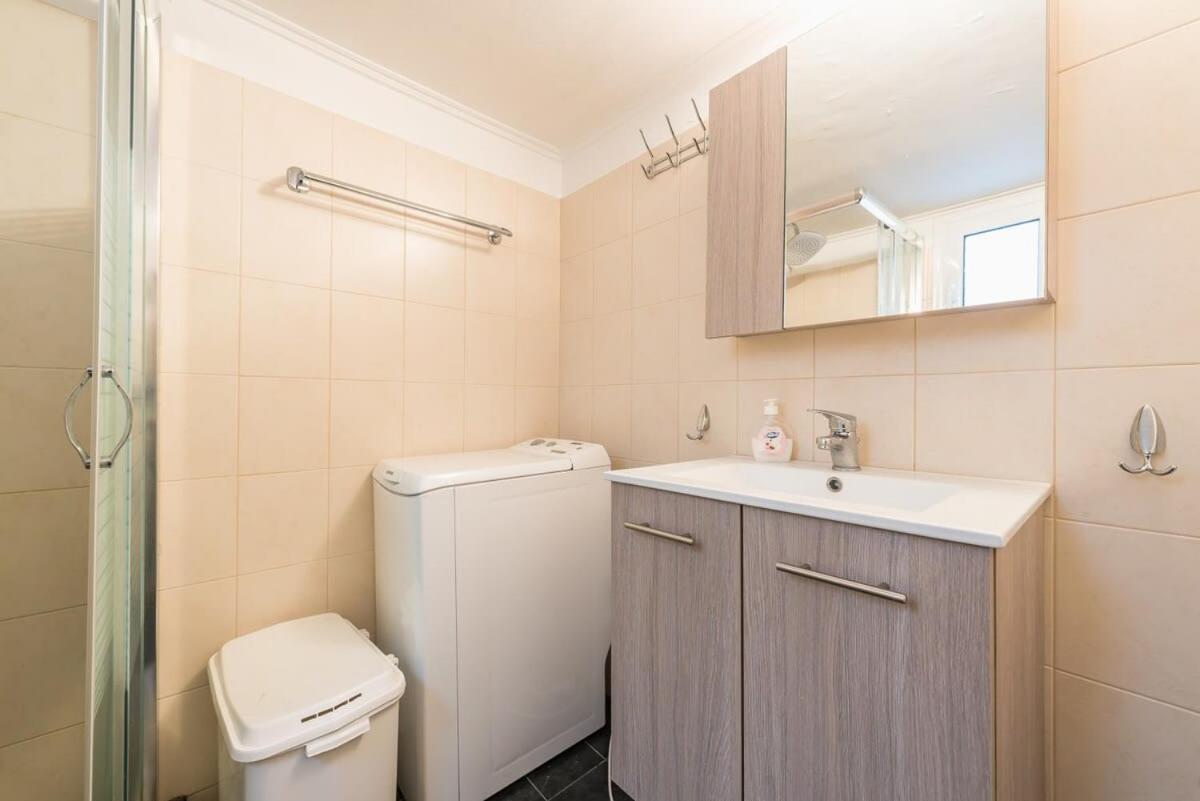 Topfloor Central Apt With Urban Views,3' To Metro 아테네 외부 사진